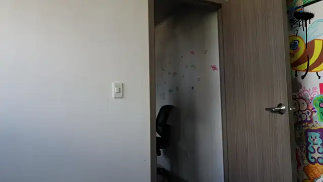 trieone online show from September 26, 2025, 9:43 pm