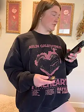 PussiesnCream  online show from February 5, 2026, 5:09 pm