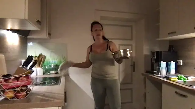 Viola Beck online show from November 10, 2025, 5:29 pm