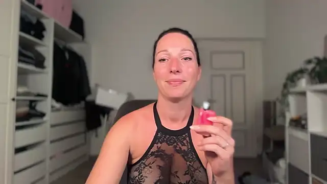Snapshot of Viola_Beck chatting on August 6, 2026, 9:10 pm Viola Beck online show from August 6, 2026, 9:10 pm