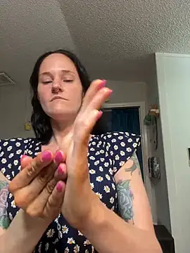 lolabunny9 online show from March 21, 2025, 1:56 pm