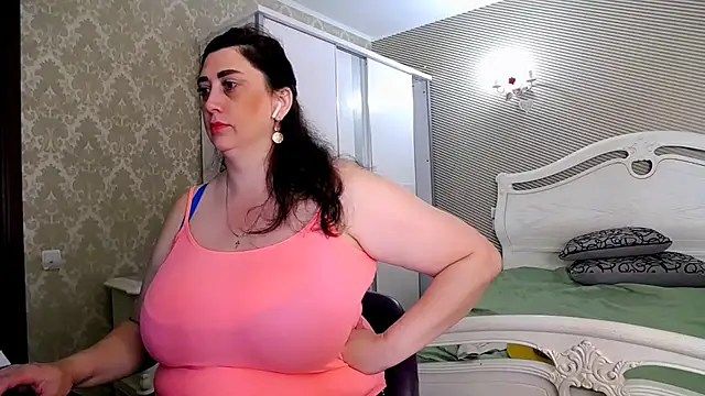 Evelyn Shy online show from July 29, 2026, 8:13 am