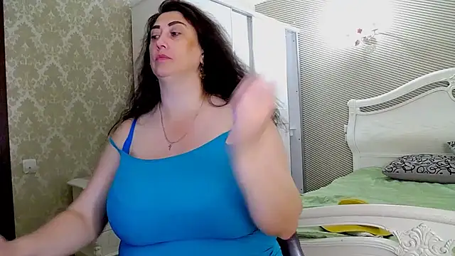 Evelyn Shy online show from July 24, 2026, 8:21 am
