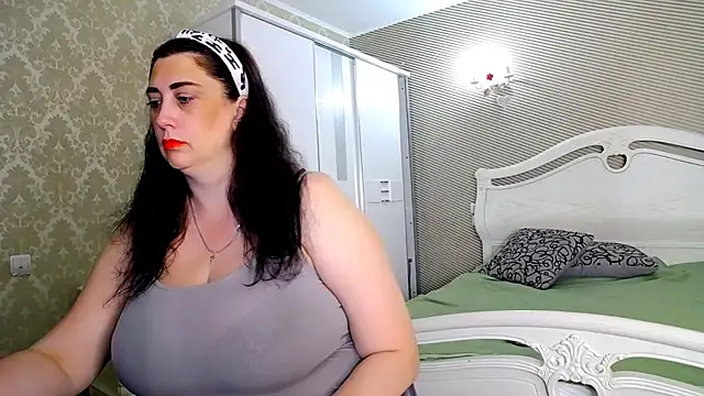 Evelyn Shy online show from July 7, 2026, 8:18 am