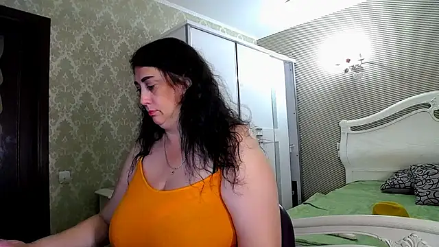 Evelyn Shy online show from June 30, 2026, 8:47 am