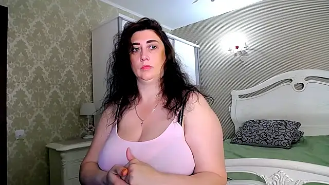 Evelyn Shy online show from July 9, 2026, 8:04 am