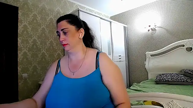 Evelyn Shy online show from June 9, 2026, 8:48 am
