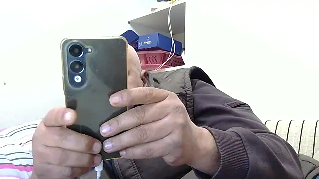 Snapshot of husoizmir chatting on May 6, 2026, 2:32 pm husoizmir online show from May 6, 2026, 2:32 pm