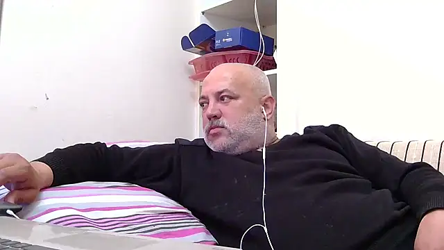 Snapshot of husoizmir chatting on May 12, 2026, 12:44 pm husoizmir online show from May 12, 2026, 12:44 pm