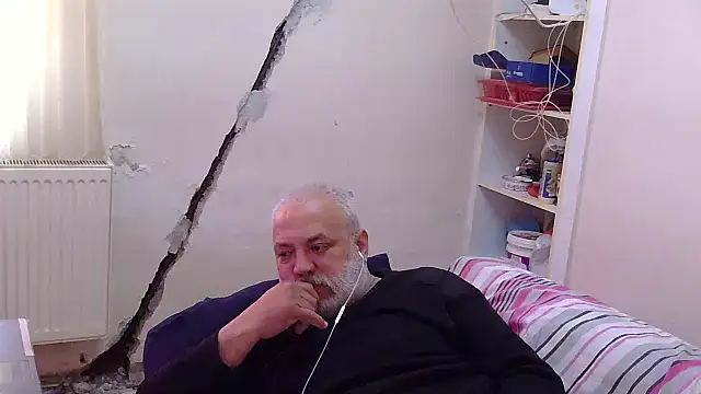 Snapshot of husoizmir chatting on April 21, 2026, 11:28 am husoizmir online show from April 21, 2026, 11:28 am