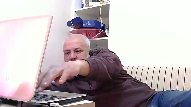 Snapshot of husoizmir chatting on April 30, 2026, 10:55 am husoizmir online show from April 30, 2026, 10:55 am