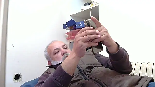 Snapshot of husoizmir chatting on May 4, 2026, 1:25 pm husoizmir online show from May 4, 2026, 1:25 pm