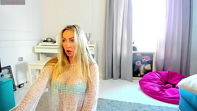 Veola new online show from September 11, 2025, 4:23 am