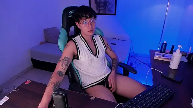 LeaneSeb online show from December 3, 2025, 9:58 pm