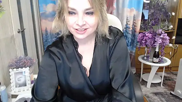 Snapshot of Mika_Passion chatting on March 6, 2026, 8:42 am Mika Passion online show from March 6, 2026, 8:42 am