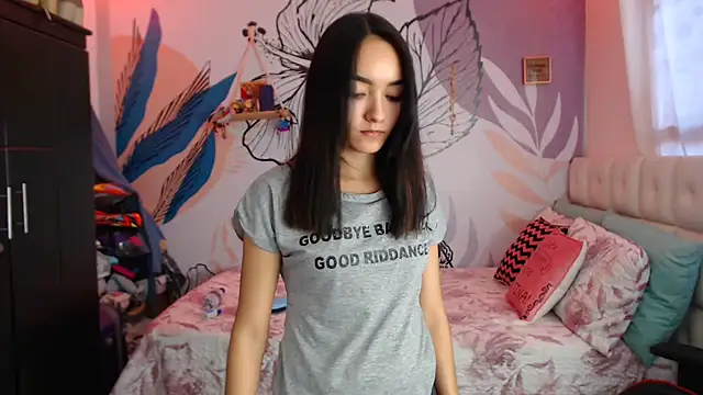 LinzyBaner online show from January 10, 2025, 10:25 pm