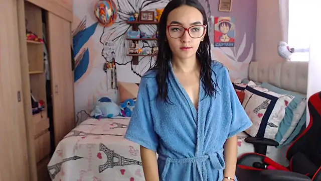 LinzyBaner online show from October 13, 2025, 7:26 pm