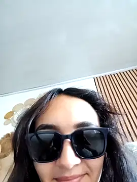 LinzyBaner online show from September 9, 2025, 9:46 pm