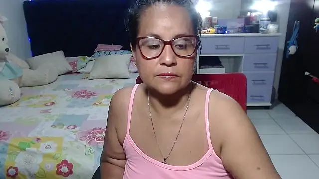 pervert mommy  online show from April 20, 2026, 10:18 am