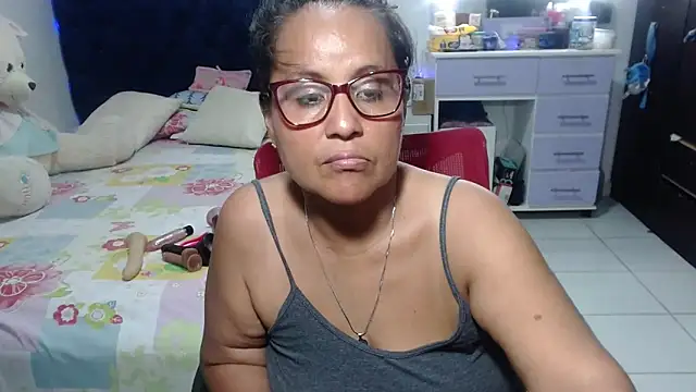 pervert mommy  online show from April 23, 2026, 12:51 pm