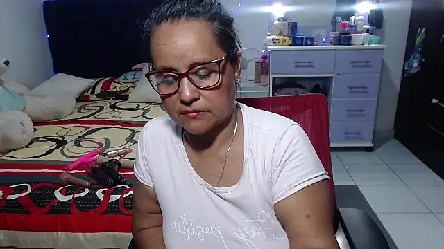 pervert mommy  online show from May 4, 2026, 10:40 am