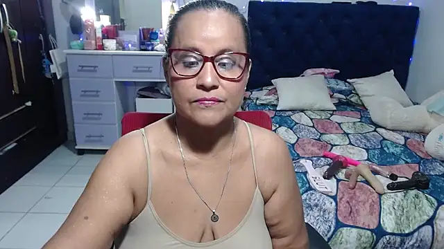 Snapshot of pervert_mommy_ chatting on June 4, 2026, 9:47 am pervert mommy online show from June 4, 2026, 9:47 am