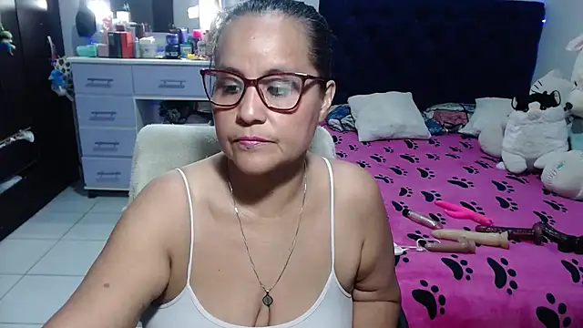 Snapshot of pervert_mommy_ chatting on July 3, 2026, 9:38 am pervert mommy online show from July 3, 2026, 9:38 am