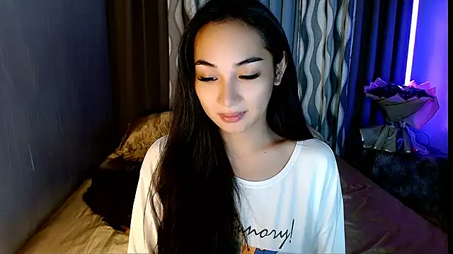 SweetLilly 18 online show from May 6, 2026, 3:21 am