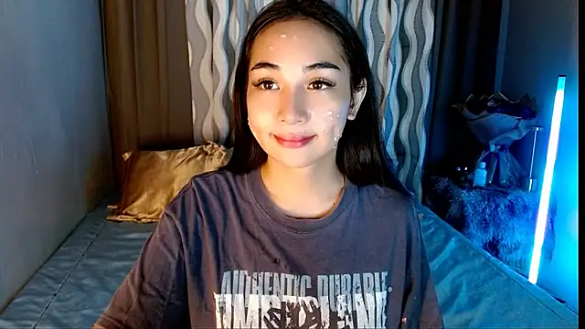 SweetLilly 18 online show from April 27, 2026, 2:31 am