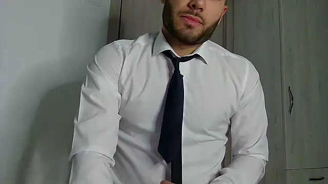 Snapshot of Justynn1 chatting on February 17, 2025, 6:42 am Justynn1 online show from February 17, 2025, 6:42 am