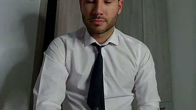 Snapshot of Justynn1 chatting on February 28, 2025, 2:31 am Justynn1 online show from February 28, 2025, 2:31 am