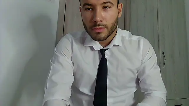 Snapshot of Justynn1 chatting on January 28, 2025, 7:11 am Justynn1 online show from January 28, 2025, 7:11 am