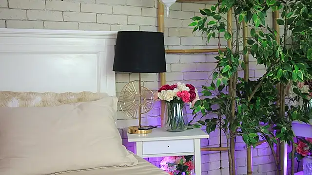 EmillyBronte online show from May 1, 2026, 7:19 pm