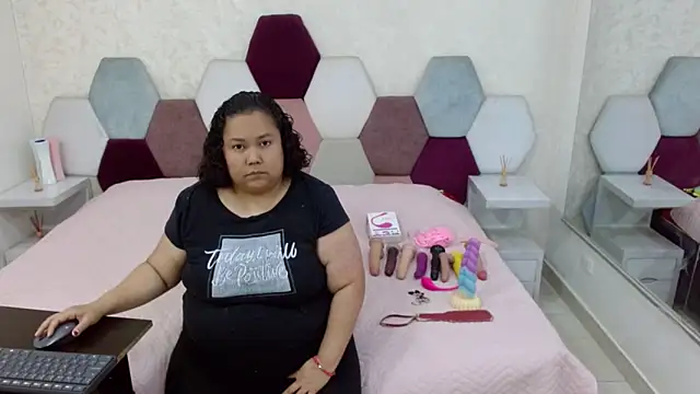 Snapshot of angel_blue chatting on February 16, 2026, 2:37 pm angel blue online show from February 16, 2026, 2:37 pm