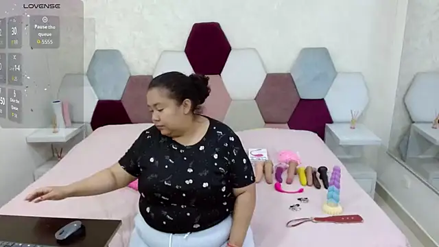 Snapshot of angel_blue chatting on February 17, 2026, 2:47 pm angel blue online show from February 17, 2026, 2:47 pm