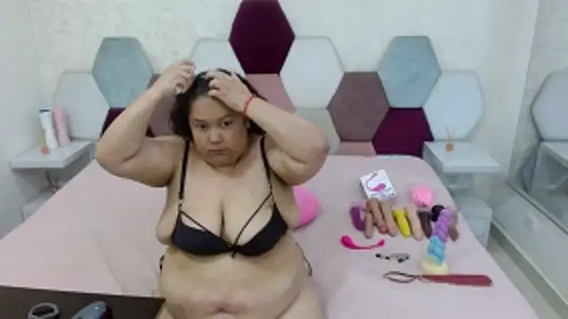 Snapshot of angel_blue chatting on February 5, 2026, 3:52 pm angel blue online show from February 5, 2026, 3:52 pm