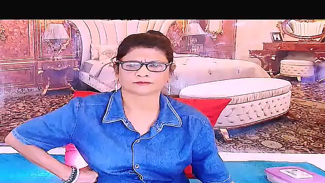 Snapshot of IndianAllure chatting on April 20, 2026, 5:43 am IndianAllure online show from April 20, 2026, 5:43 am