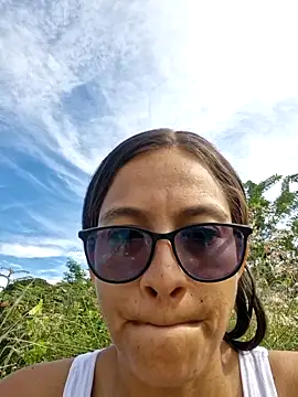 Snapshot of DAELAA chatting on October 22, 2025, 7:57 pm DAELAA online show from October 22, 2025, 7:57 pm