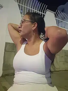 Snapshot of DAELAA chatting on March 19, 2025, 11:57 pm DAELAA online show from March 19, 2025, 11:57 pm