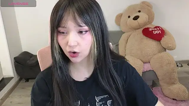 Snapshot of KuroChan420 chatting on March 18, 2026, 3:42 am KuroChan420 online show from March 18, 2026, 3:42 am