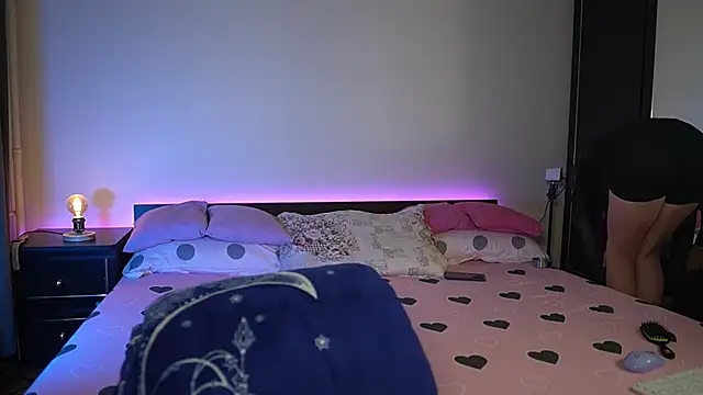 TiffanyPierce online show from October 1, 2025, 8:24 pm