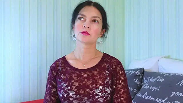  Lily  online show from January 7, 2025, 10:33 am