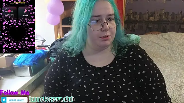 JannetPie online show from March 18, 2025, 2:06 pm