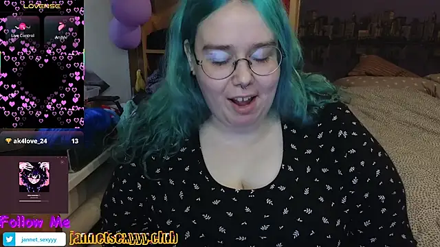 JannetPie online show from March 19, 2025, 4:13 pm