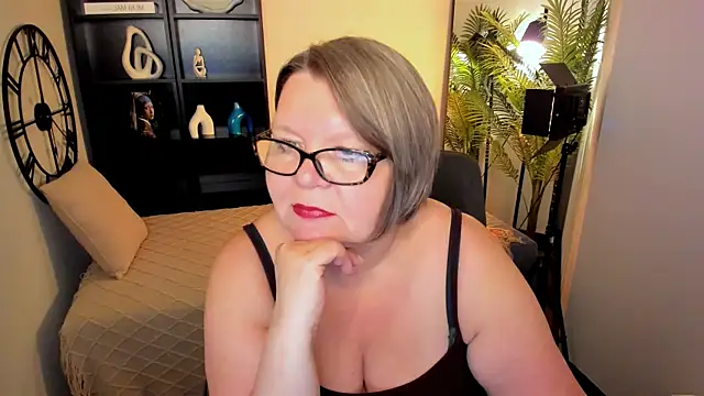 Shannonshine online show from June 18, 2026, 1:38 pm