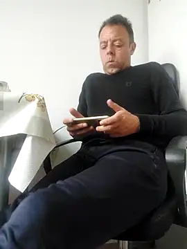 Snapshot of david_geam chatting on October 4, 2025, 5:53 am david geam online show from October 4, 2025, 5:53 am