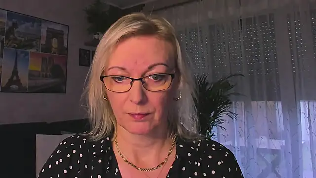 vanessa chat online show from December 14, 2025, 2:11 pm