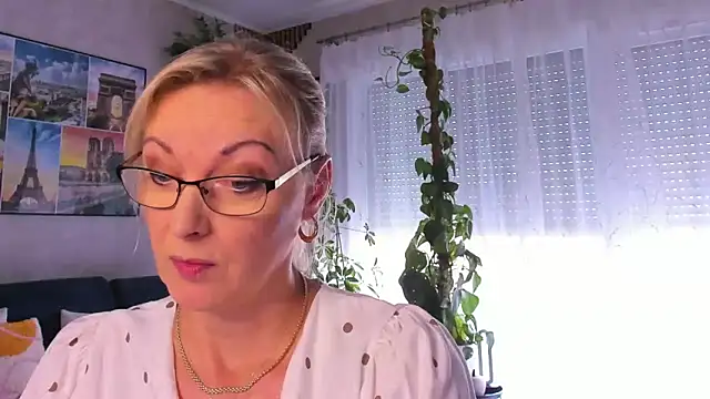 vanessa chat online show from September 29, 2025, 1:28 pm