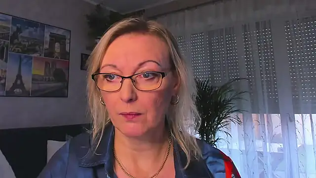 vanessa chat online show from December 3, 2025, 2:16 pm