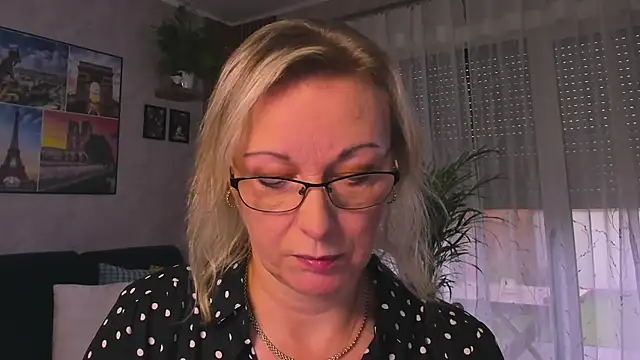 vanessa chat online show from November 16, 2025, 2:33 pm